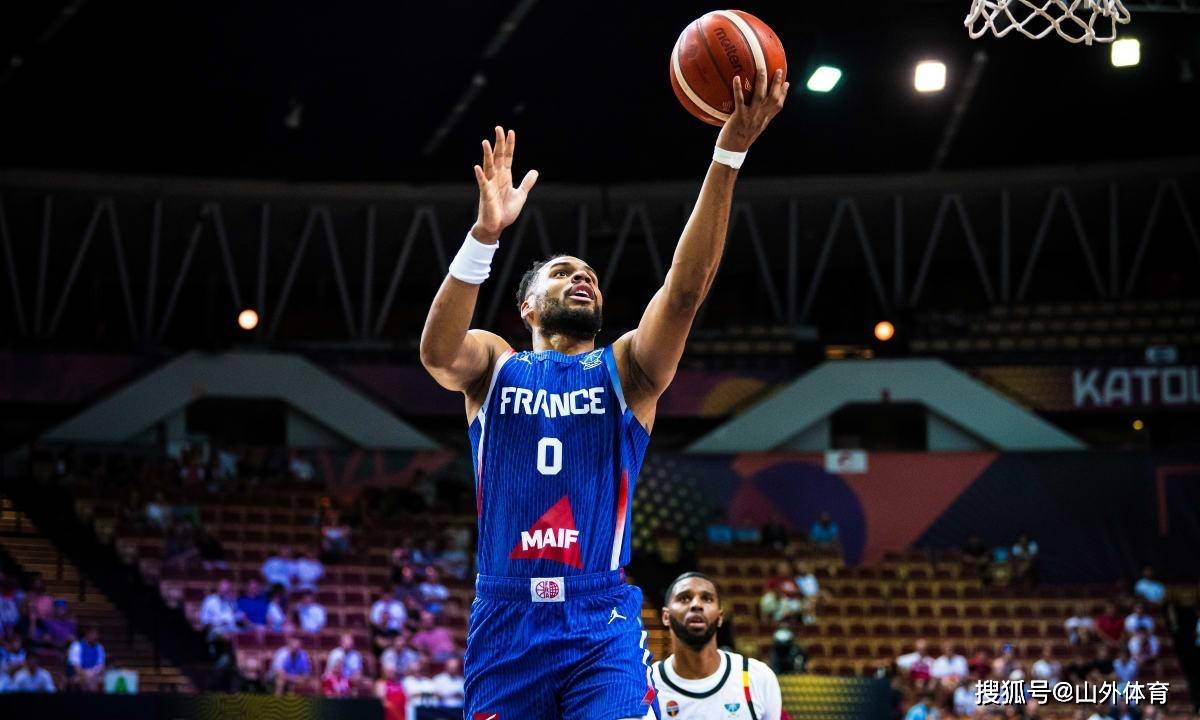 包含菲尼克斯太阳训练开放日；赛前止住颓势引欢呼；全明星赛在即；更衣室氛围转暖的词条