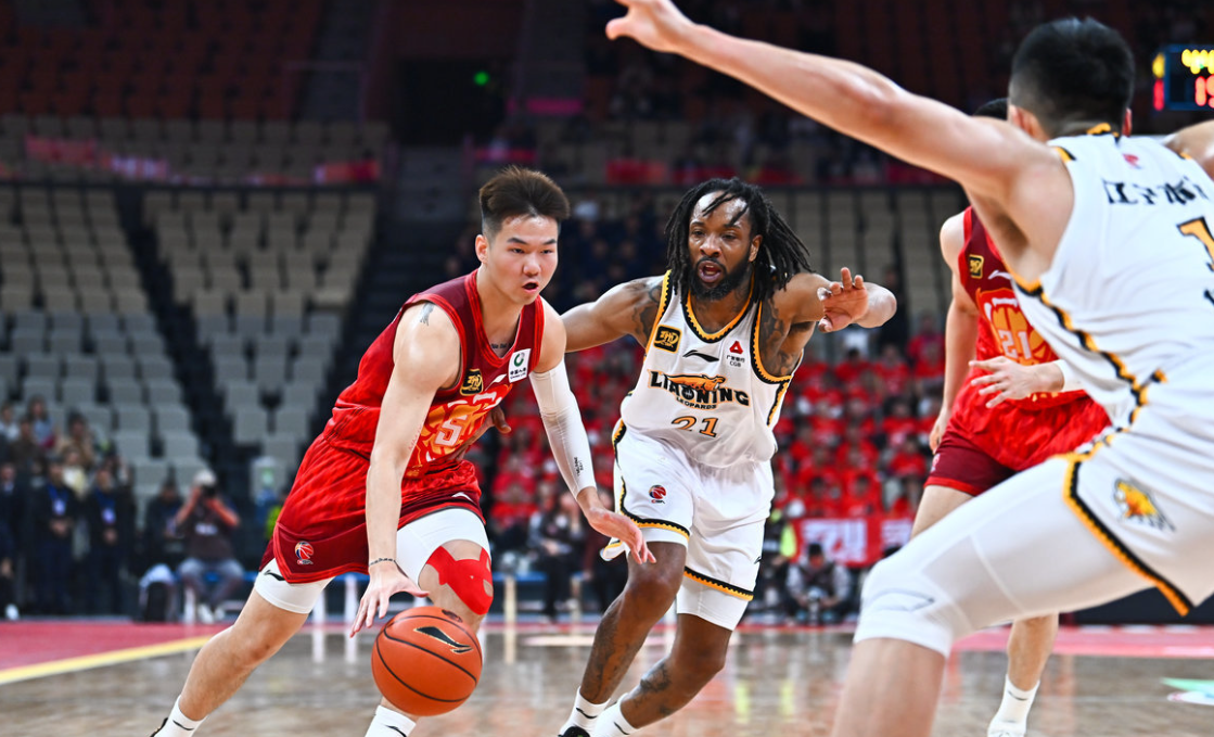 国际比赛日深圳男篮备战西甲；外线爆发细节曝光；气氛紧张；球队文化再被提及的简单介绍