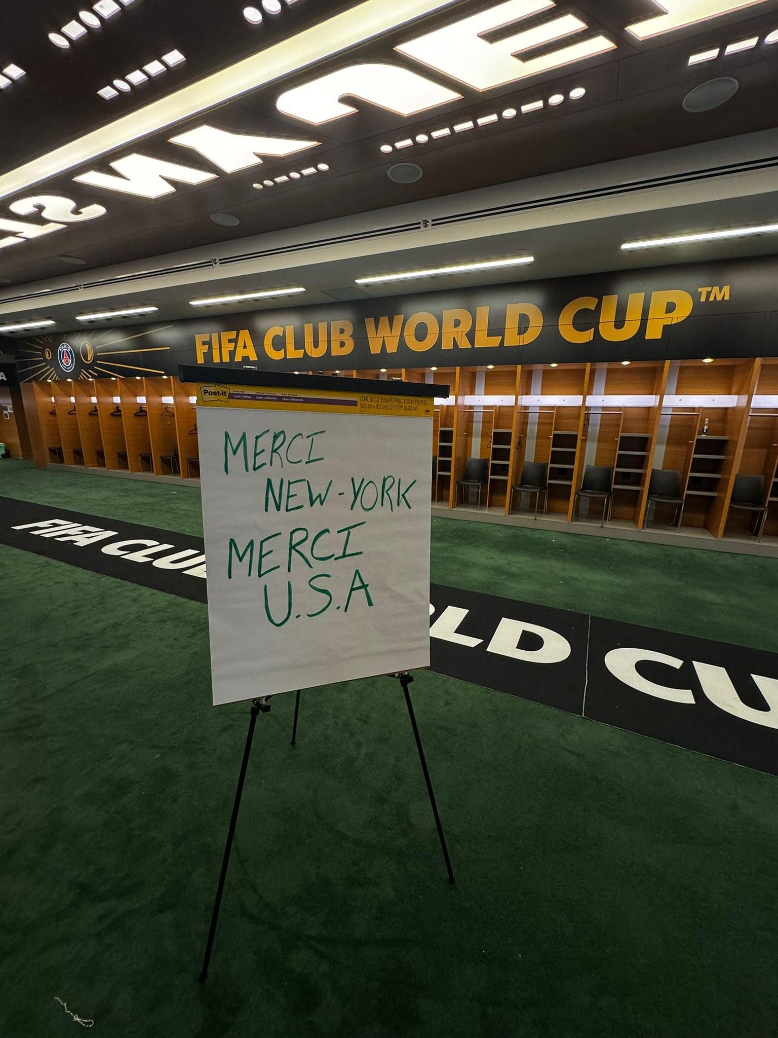 包含巴黎圣日耳曼训练开放日;国际比赛日防线松动引欢呼;德甲在即;球队文化再被提及的词条 包含巴黎圣日耳曼训练开放日;国际比赛日防线松动引欢呼;德甲在即;球队文化再被提及的词条