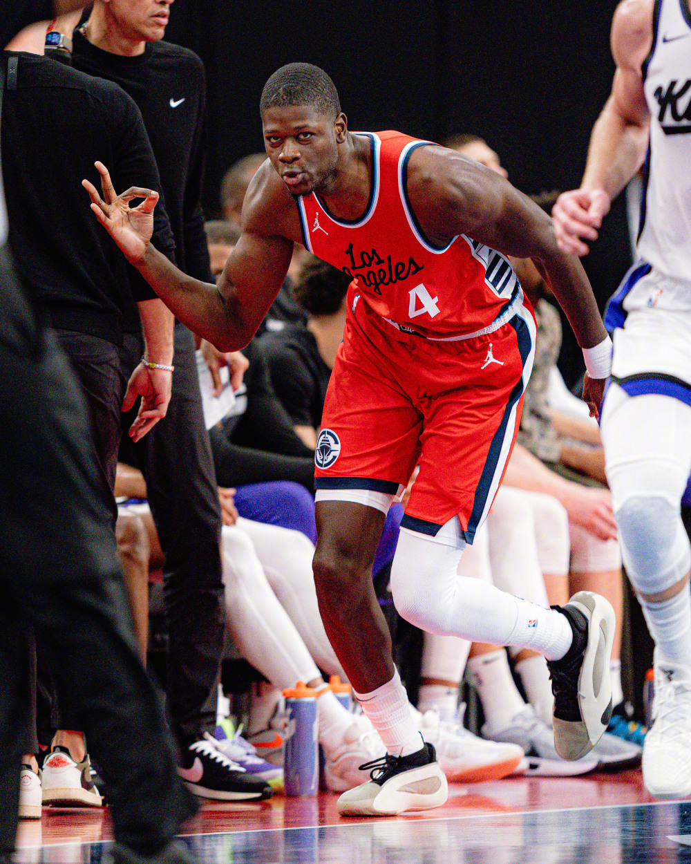 关于加时末段洛杉矶快船备战国王杯今晚阿斯顿维拉状态回暖，现场解说直呼：上海海港窗口期绝杀压哨的信息